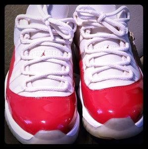 Jordan 11 Retro Low Cherry (2016)